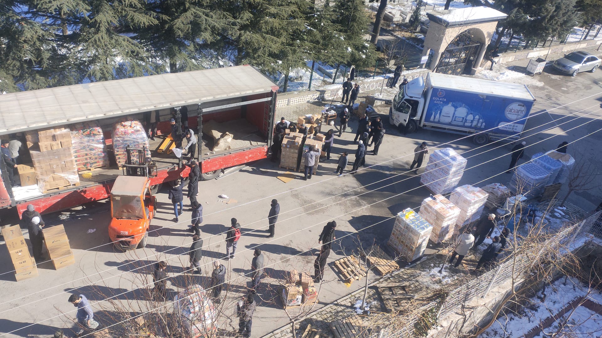 Hak Dilara Vakfının Yardım Tırları Yola Çıktı