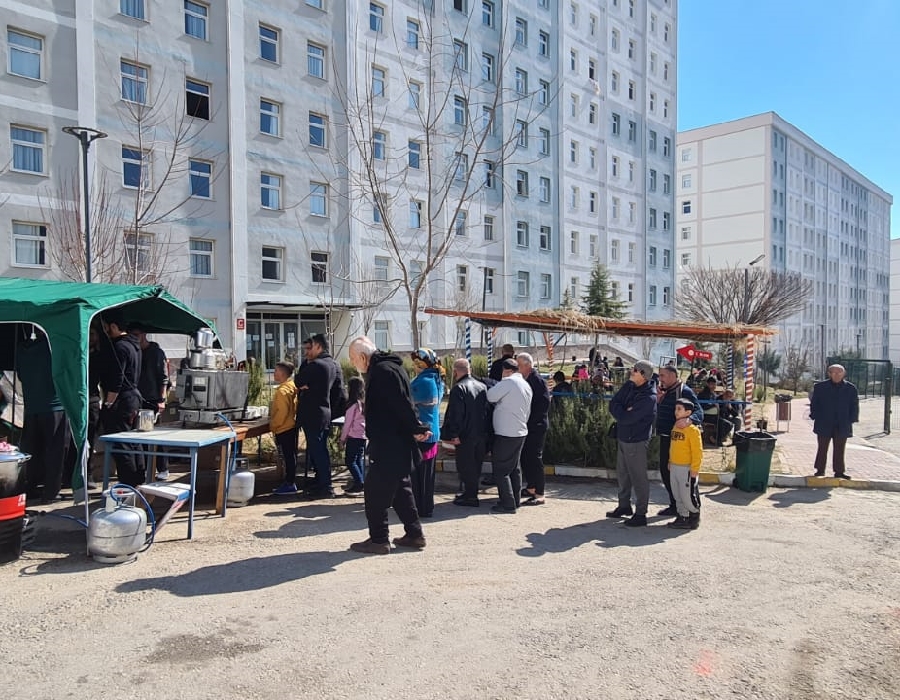 Hak Dilara gönüllüleri KYK’da depremzedelere hizmeti devam ediyor​