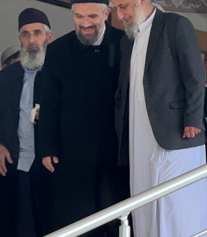 İhsan Şenocak Hocaefendi, Filistin Alimler Birliği Başkanı Dr. Nevaf Tekruri ve Hamas liderlerinden Suheyl el-Hindi ile birlikte medresemizi teşrif edip, Şeyh Muhammed Said Çetin Hocaefendi’yi ziyaret ettiler